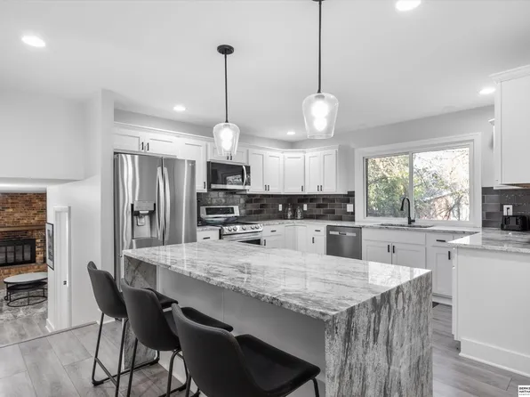 13716 Shirley Cir, Omaha, NE 68144