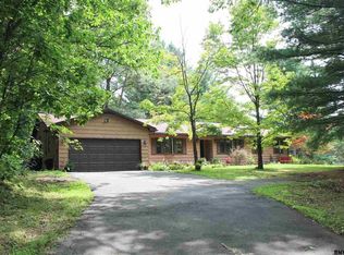 26 New Rd, East Greenbush, NY 12061