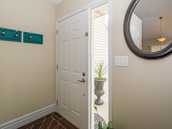 4th image of 165 SE Dogwood Ln