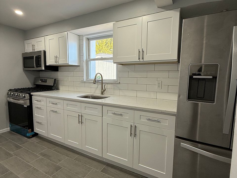 1st image of 156 Alexander Ave #1A