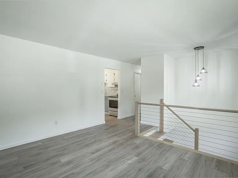 1364 Meadowood Dr — Photo 61