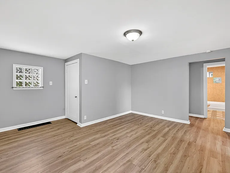 9386 Golden Gate Rd — Photo 7
