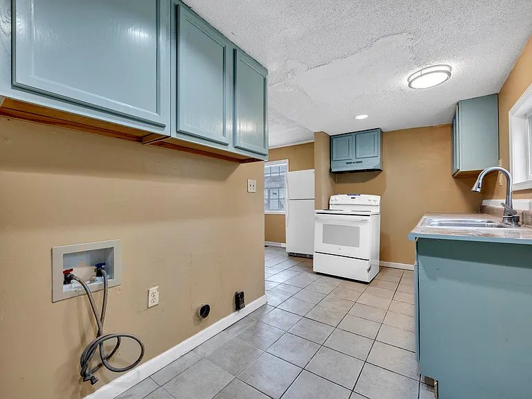 805 29th St SW — Photo 24