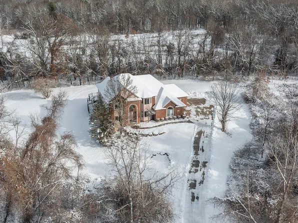 2298 Meadow Ct, Leonard, MI 48367