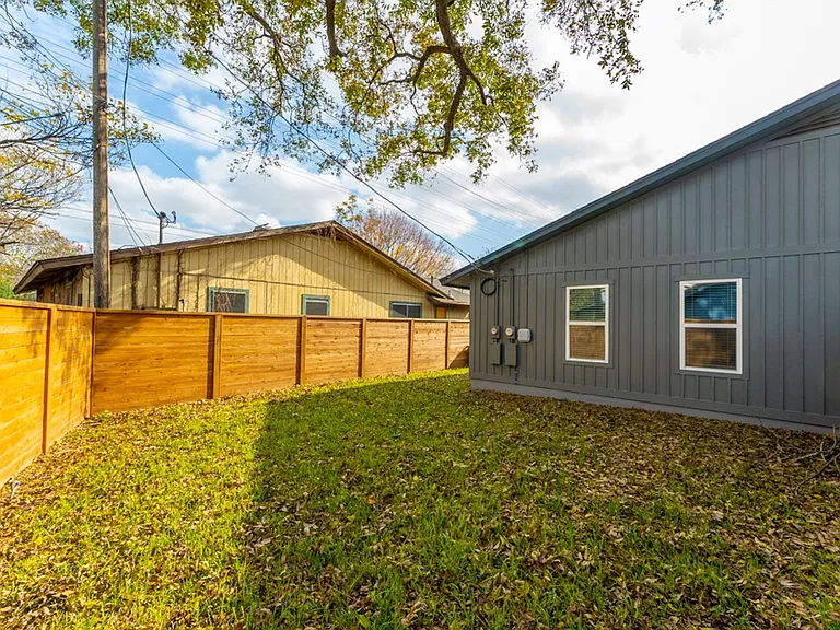 5702 Tracy Lynn Ln #B — Photo 19