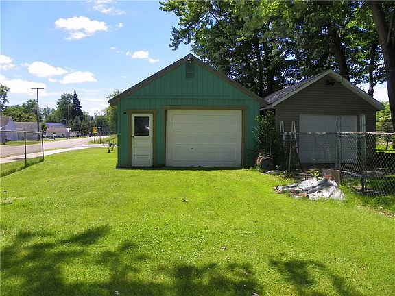 2nd image of 2 Loomis Ln