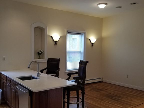 4th image of 525 Bergen Ave