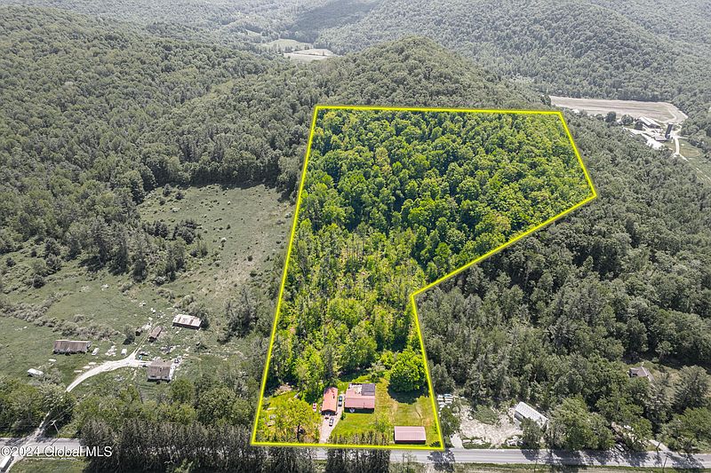 2nd image of 1232 Ashgrove Road