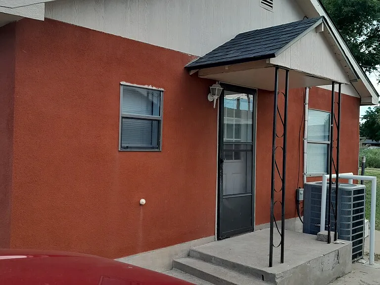 1108 N Atkinson Ave — Photo 3