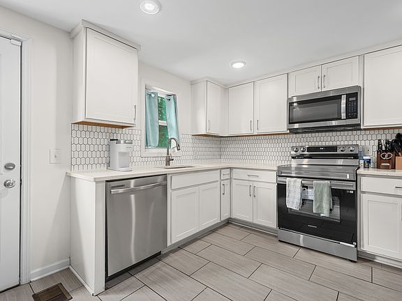 3rd image of 1815 Underwood St