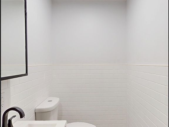 5th image of 231 Tompkins Ave APT 2A