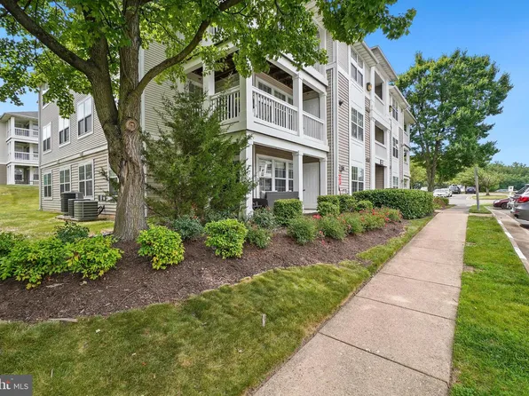 14151 Cuddy Loop APT 101, Woodbridge, VA 22193