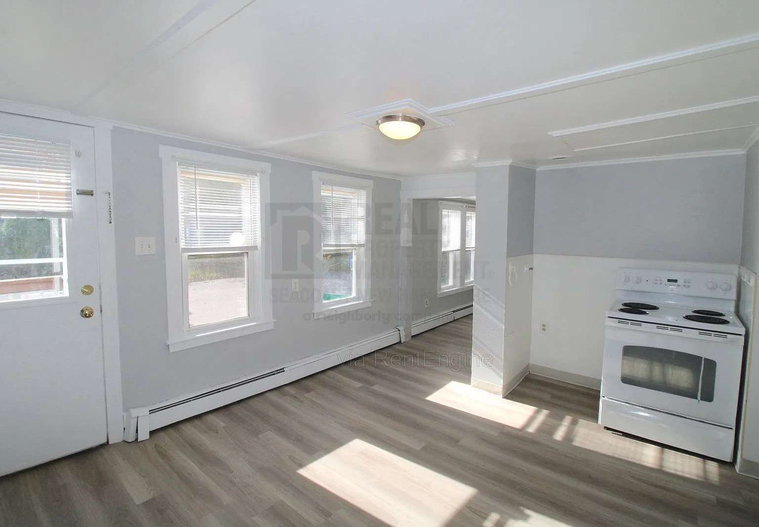 3 bed, 1.0 bath, 1130 sqft, $1,850 — Photo 3