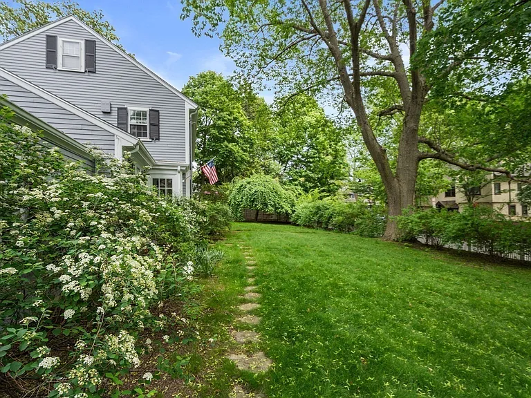205 Brattle St — Photo 36