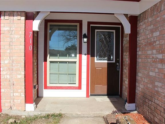 3rd image of 710 Parker Cir