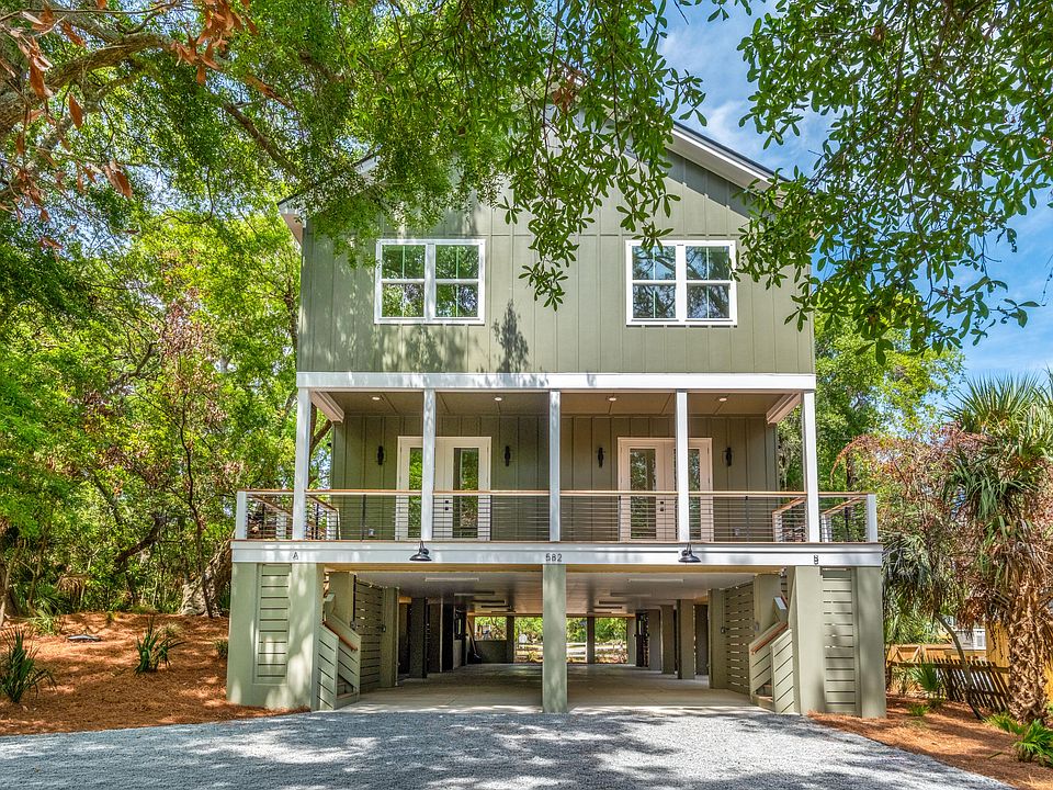 1st image of 582 Pelican Ct #B