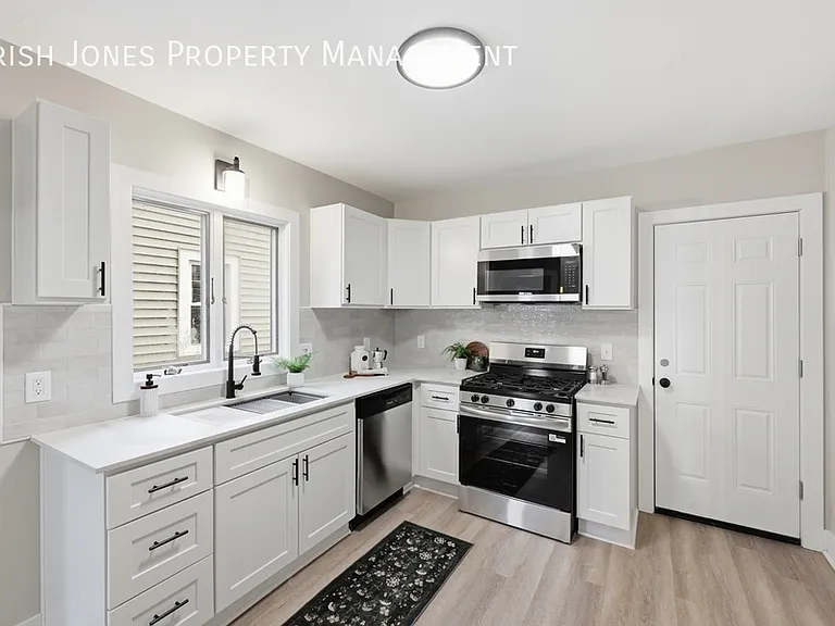 61 Princeton Pl #1 — Photo 6