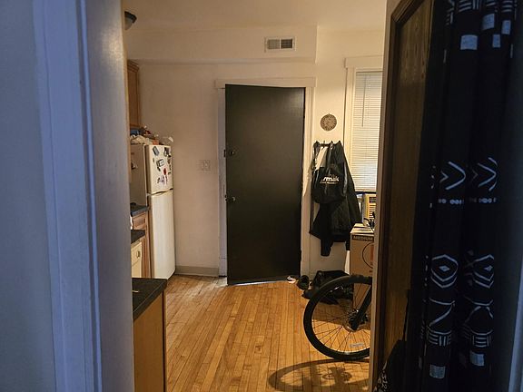 3rd image of 3907 W Belmont Ave