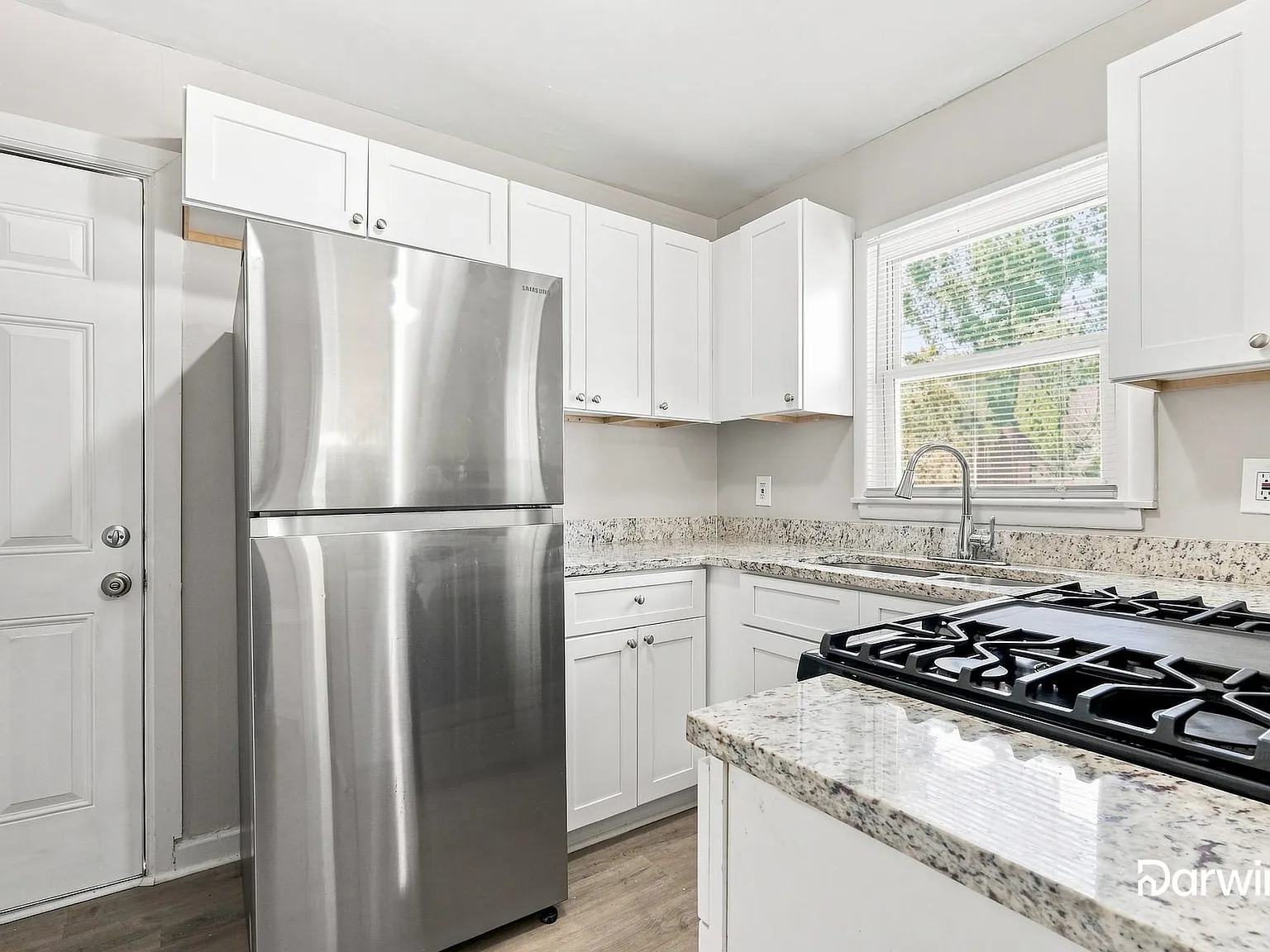3 bed, 1.0 bath, 880 sqft, $1,465 — Photo 4
