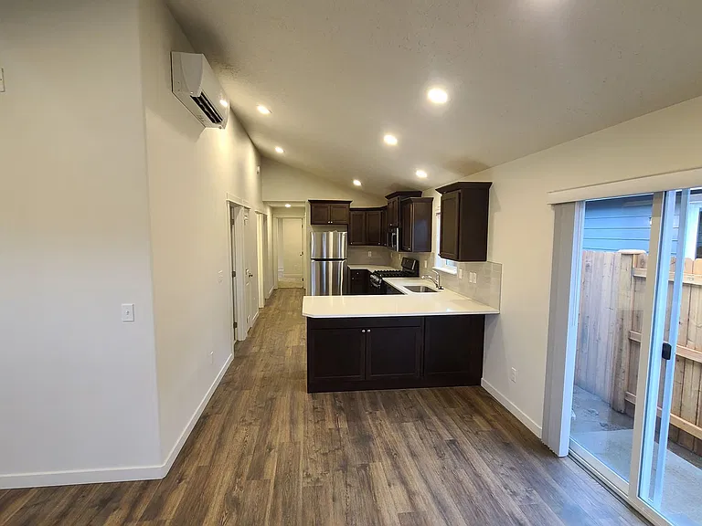 957 NW Upas Ave — Photo 6