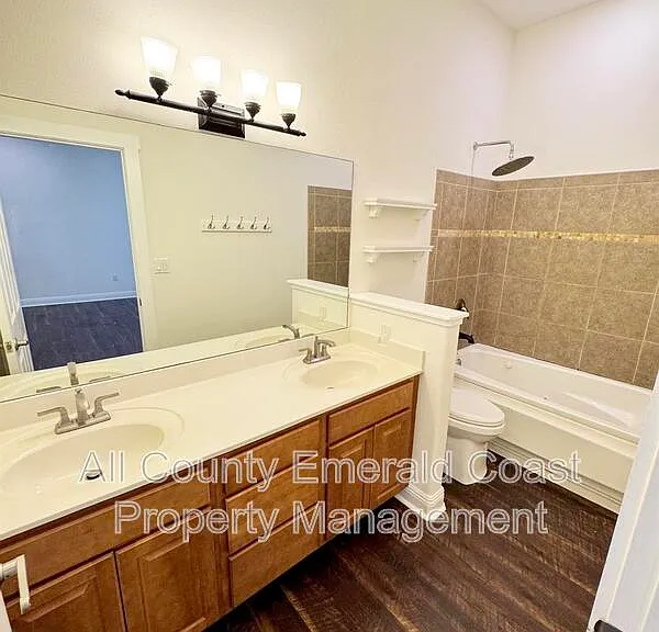 722 Kelly St — Photo 32