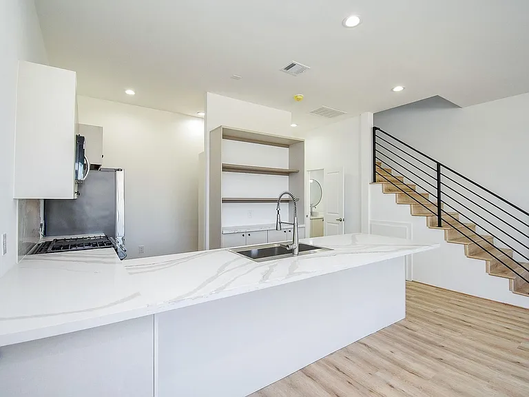 15000 S Richmond Ave #6 — Photo 8