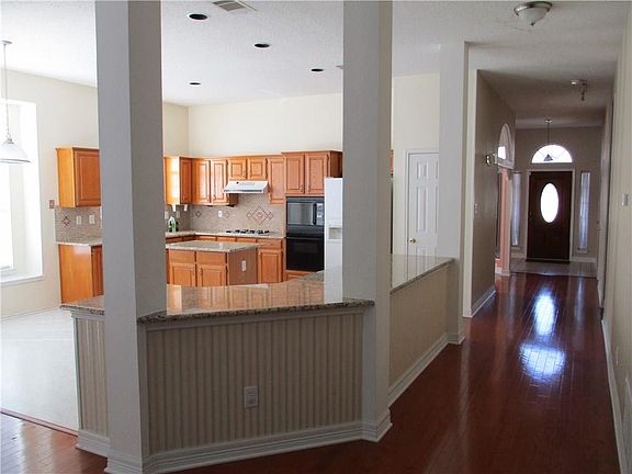 4th image of 717 Cottonwood Dr