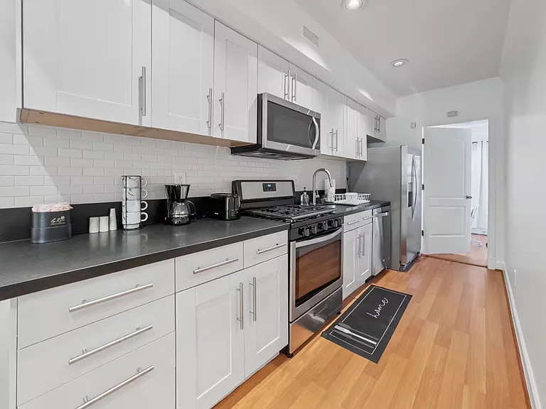 1304 Adams St NE #102 — Photo 8