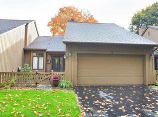 2 Sky Ridge Dr, Rochester, NY 14625