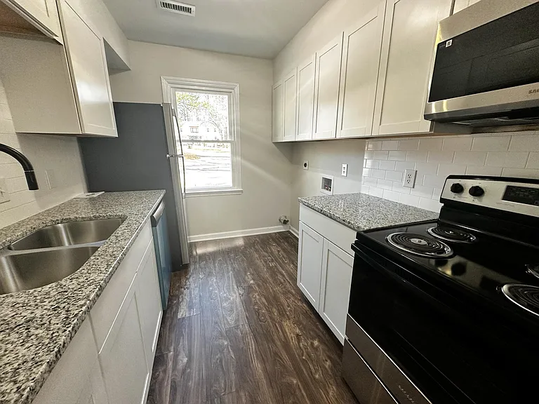102 Stowe Pl #B — Photo 4