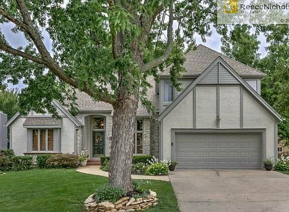 Maintained to perfection inside and out. Newer exterior paint &