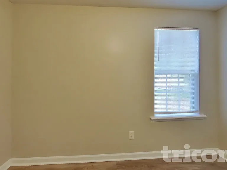 120 Huntwood Trl — Photo 9