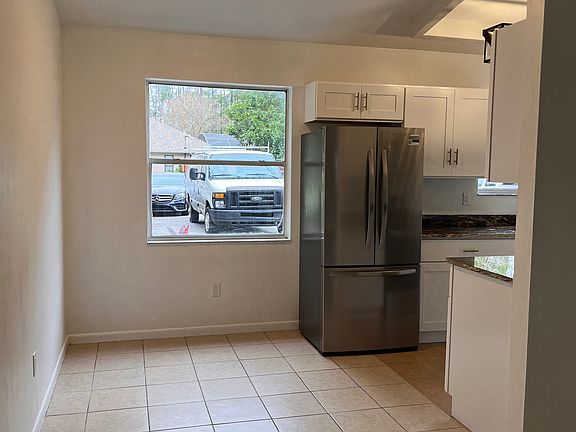 4th image of 19 Brittany Ln #B