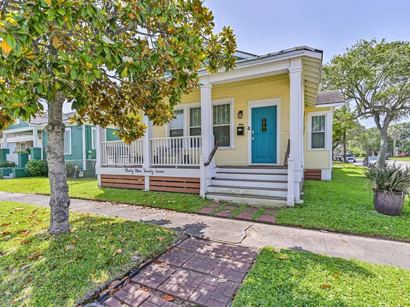 3927 Bernardo De Galvez Ave, Galveston, TX 77550