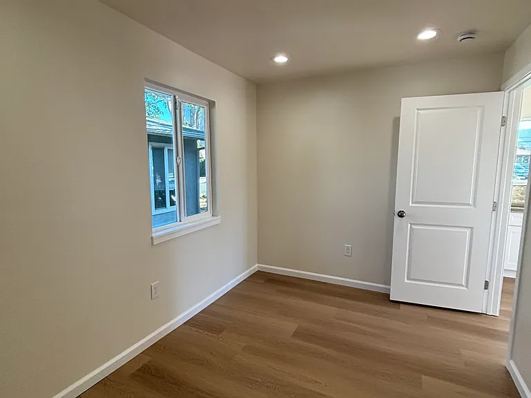 1481 Balboa St — Photo 3