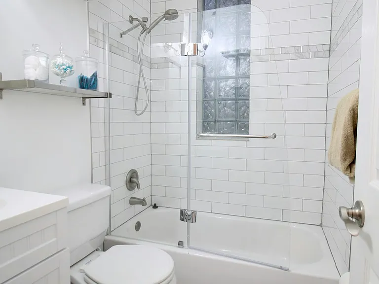 1423 E St NE #1 — Photo 12
