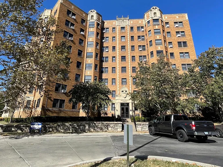Lowell Apartments — Photo 22