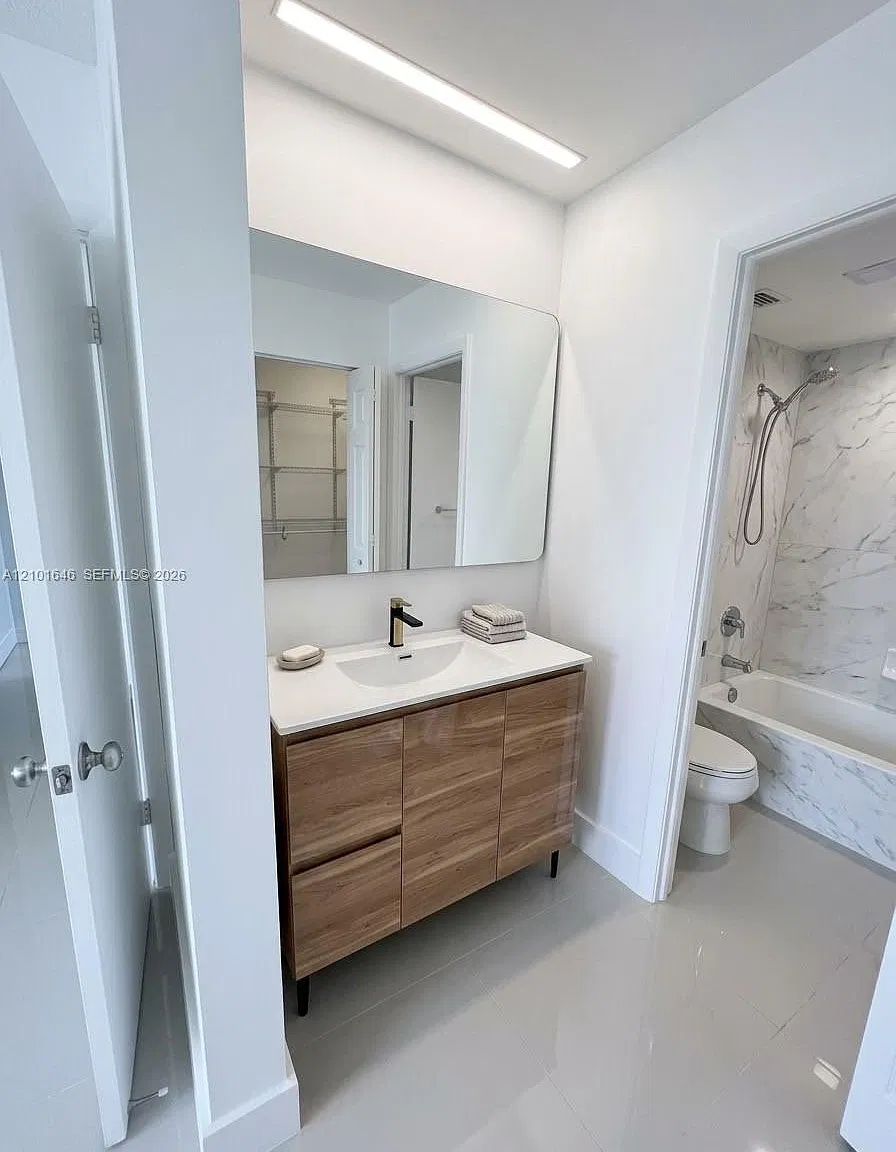 Wilshire Condo — Photo 4