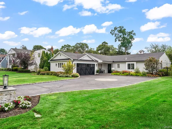 24 Hollister Lane, Islip, NY 11751