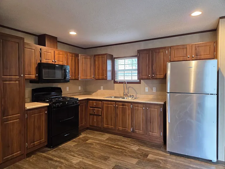 405 Carriage Lane Est — Photo 3