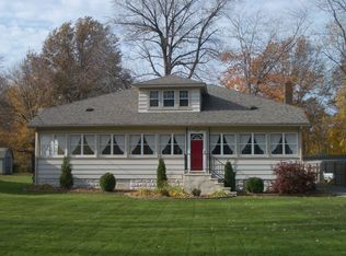 5846 Lake St, Mentor On The Lake, OH 44060