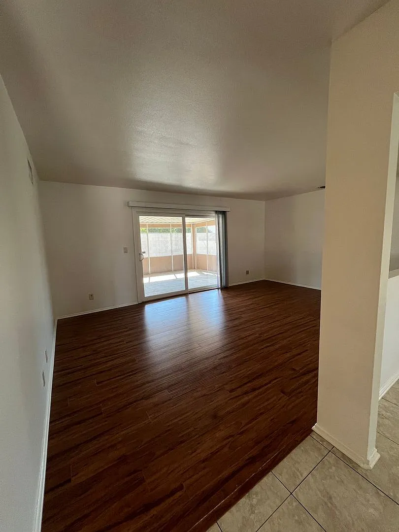 3 bed, 2 bath home, clean and ready for immediate move in — Photo 2