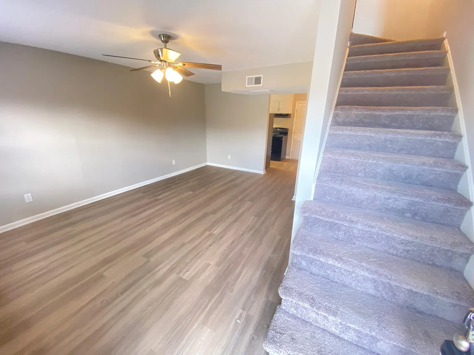 2 bed, 1.5 bath, 850 sqft, $1,100 — Photo 3
