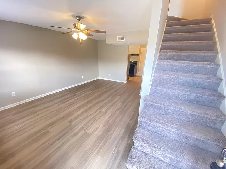 800 Oakwood Villa Dr — Photo 3