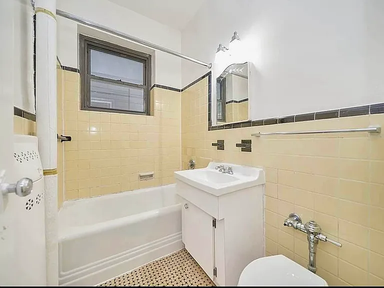 78 Manhattan Ave #4B — Photo 5