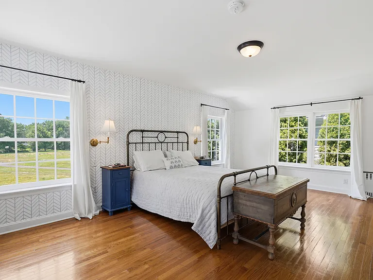Spacious Primary Suite