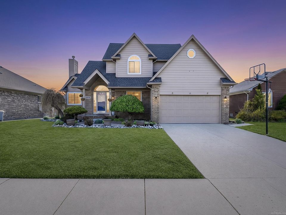 1st image of 49132 Stratford Dr