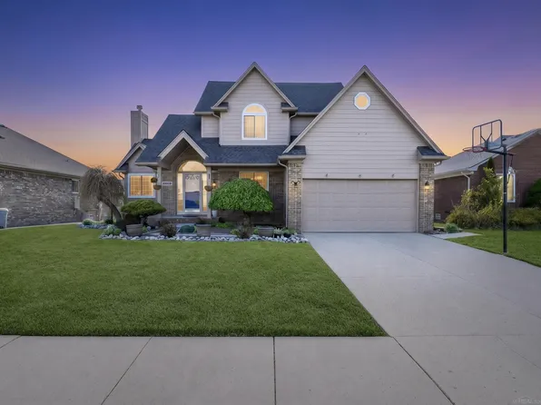 49132 Stratford Dr, Chesterfield, MI 48047
