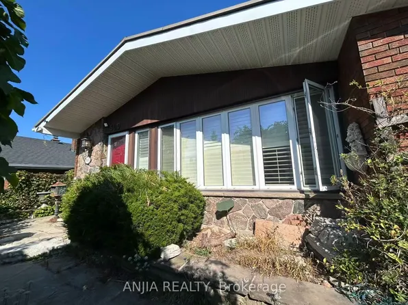 500 Huntingwood Dr, Toronto, ON M1W 1G4