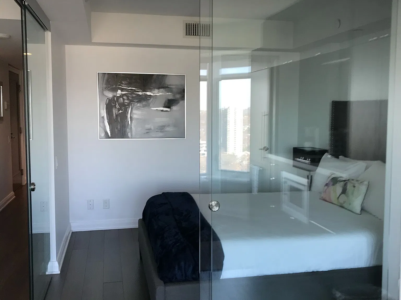 Residences of Yorkville Plaza — Photo 4
